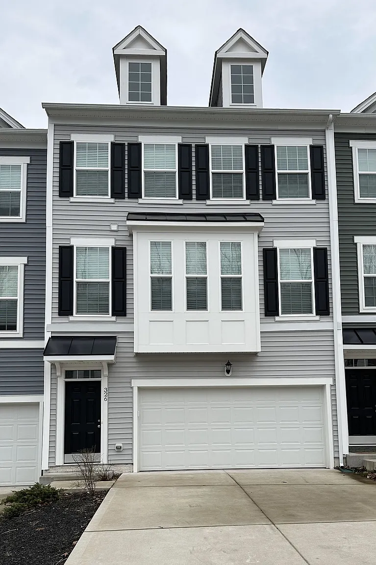 326 Bay St photo 1