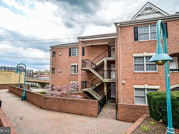2nd image of 6924 Fairfax Dr Unit 100