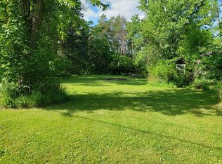 E7722 Cut Off Rd, New London, WI 54961