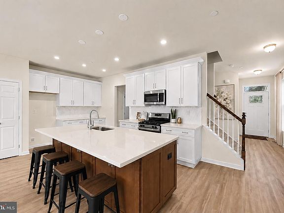 3rd image of 136 Foragers Ln