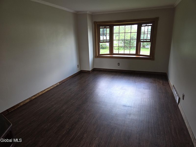 2nd image of 117 Clizbe Avenue