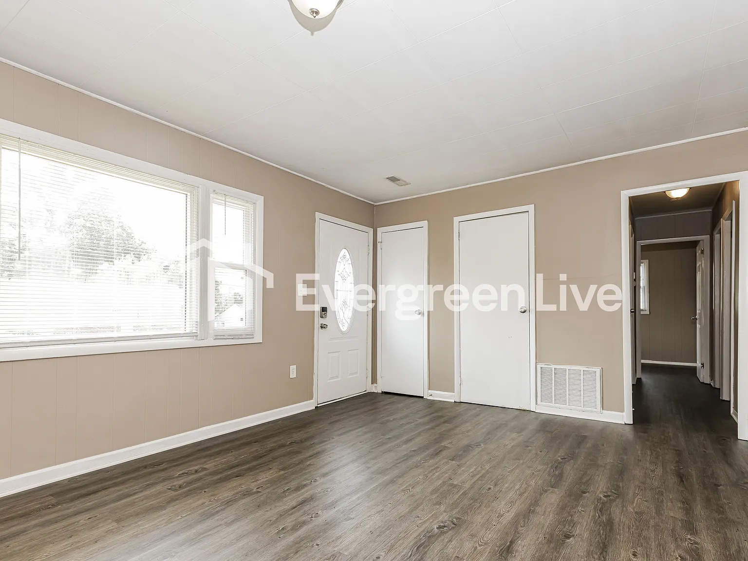 4 bed, 1.0 bath, 1056 sqft, $1,445 — Photo 4
