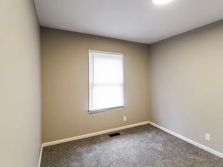 1168748_028_bedroom_13547152.jpg