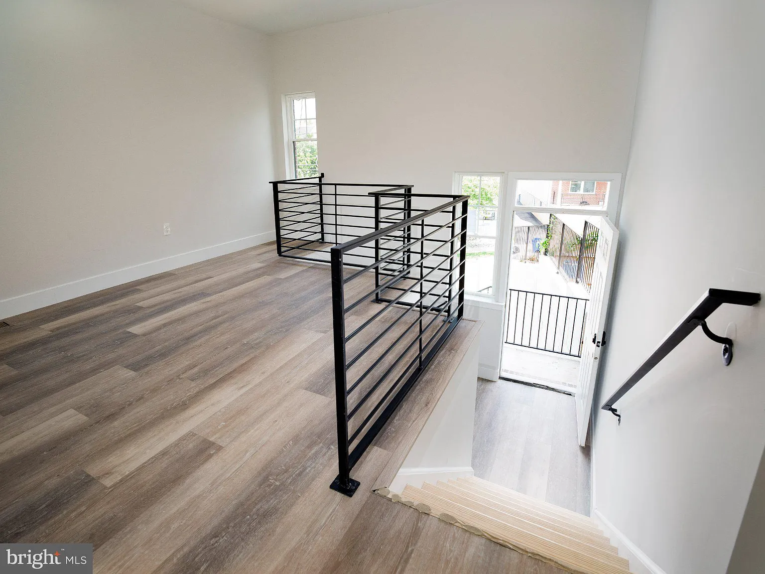 3 bed, 2.5 bath, 2943 sqft, $3,650 — Photo 2
