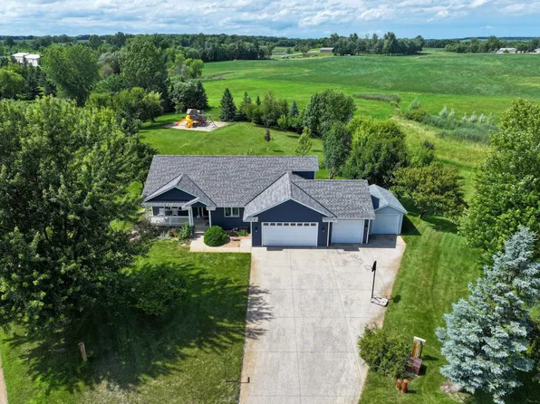 810 Latoka View Ct SW, Alexandria, MN 56308