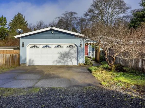 35 Piano Ct, Depoe Bay, OR 97341