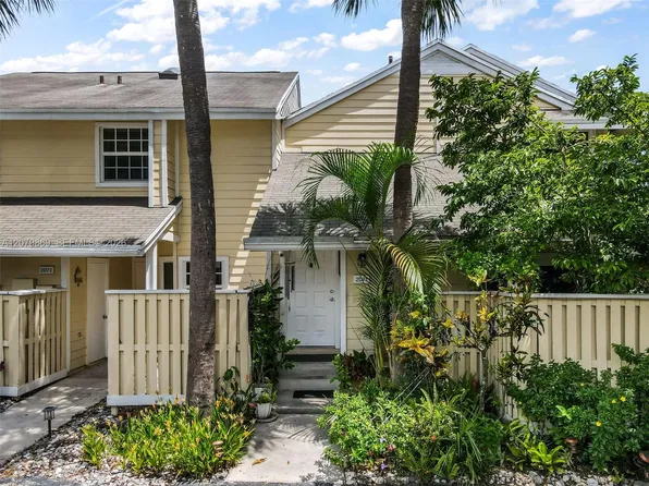 2071 Champions Way, North Lauderdale, FL 33068