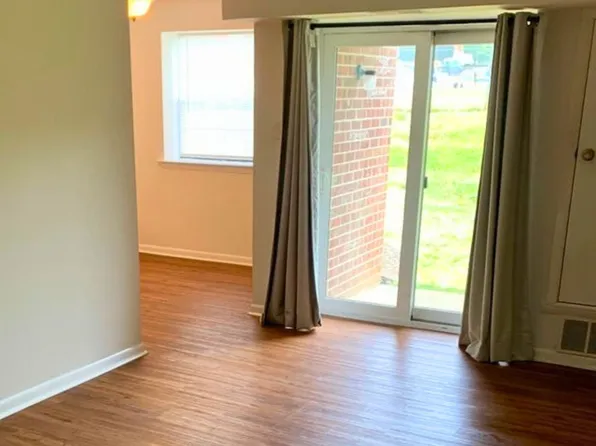 2402 Pond View Dr, West Chester, PA 19382