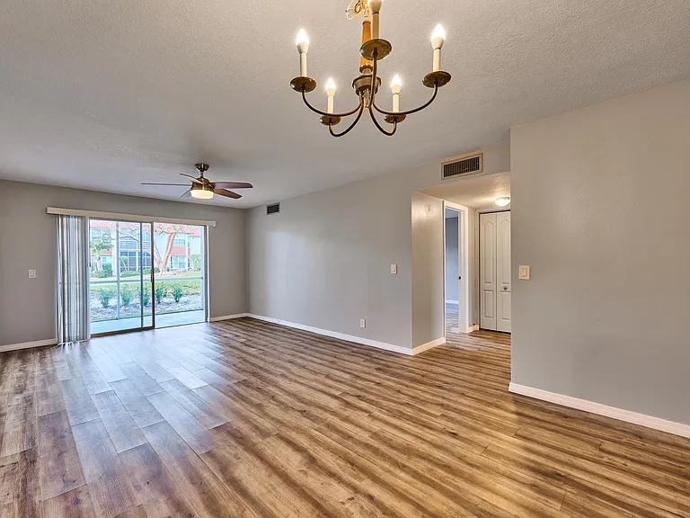12021 W Greenway Dr — Photo 4