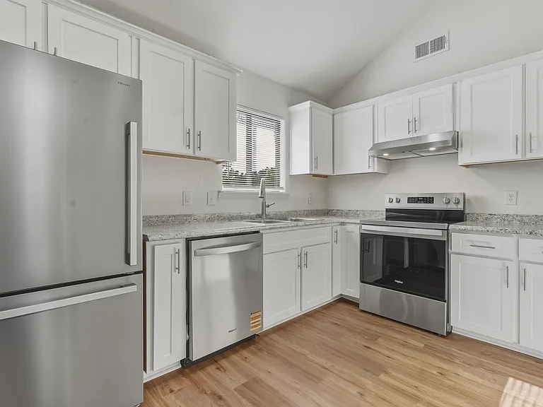 2900 Woodrich Dr #202 — Photo 4