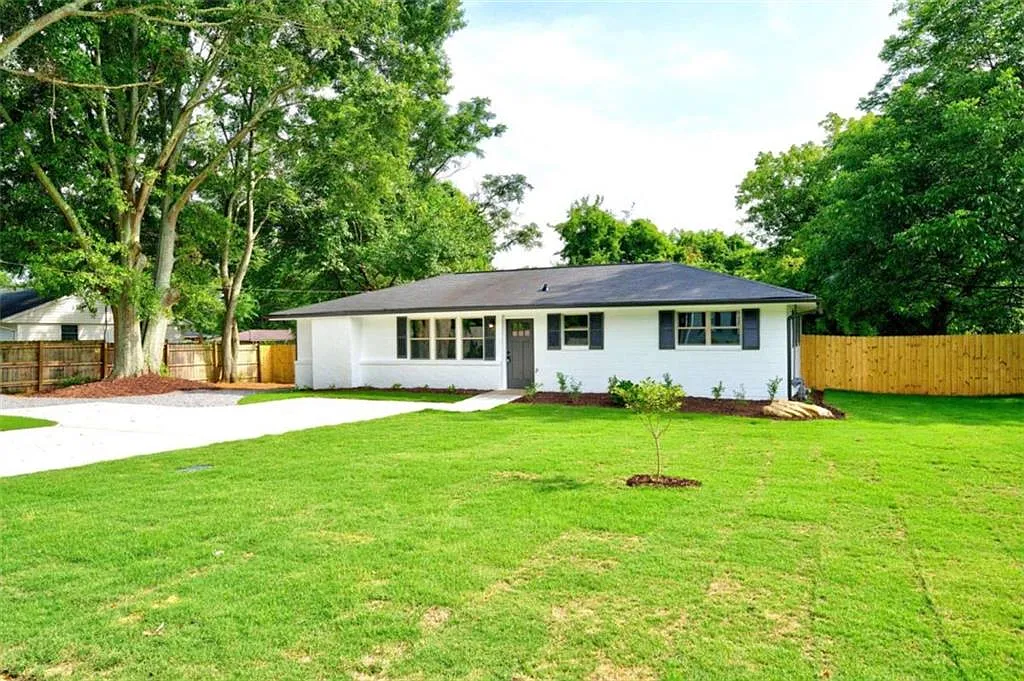 4 bed, 2.0 bath, 1200 sqft, $1,900 — Photo 4