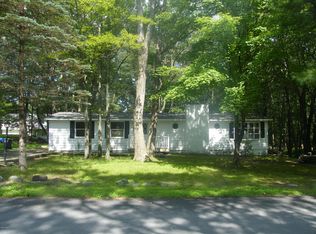 130 Cottonwood Ct, Milford, PA 18337