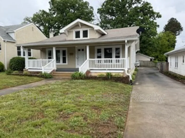 1007 Sunset Ave — Photo 1