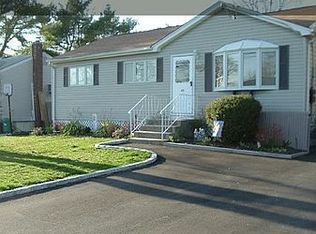 49 Vehslage St, Patchogue, NY 11772