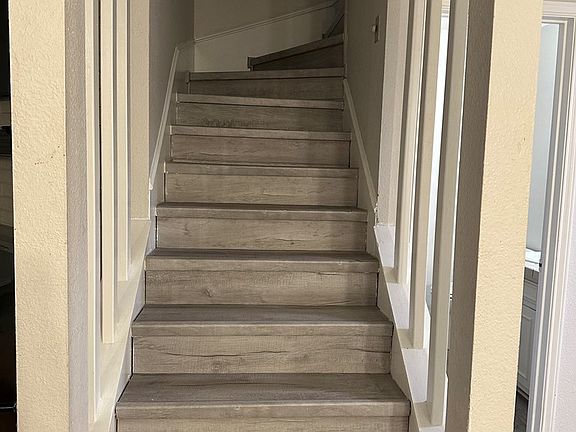 5th image of 3232 Elma Dr