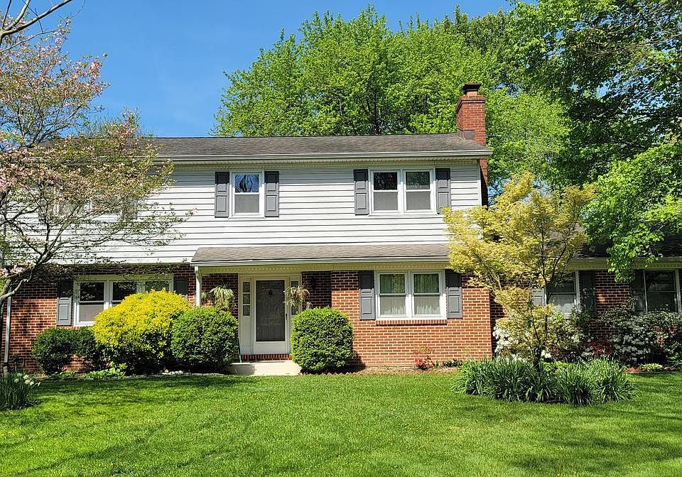 1st image of 3 Essex Dr