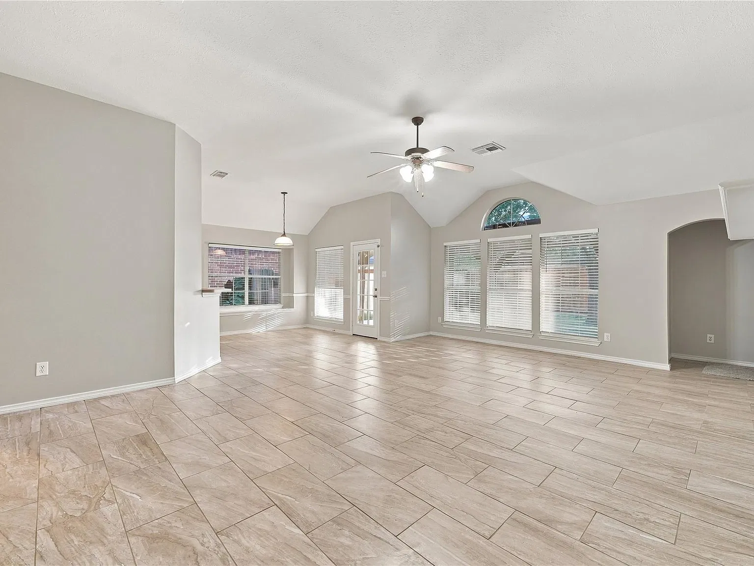 4 bed, 2.0 bath, 2026 sqft, $2,150 — Photo 4
