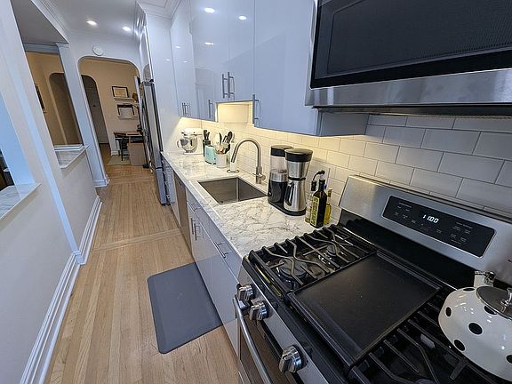 3rd image of 225 E 74th St APT 5C