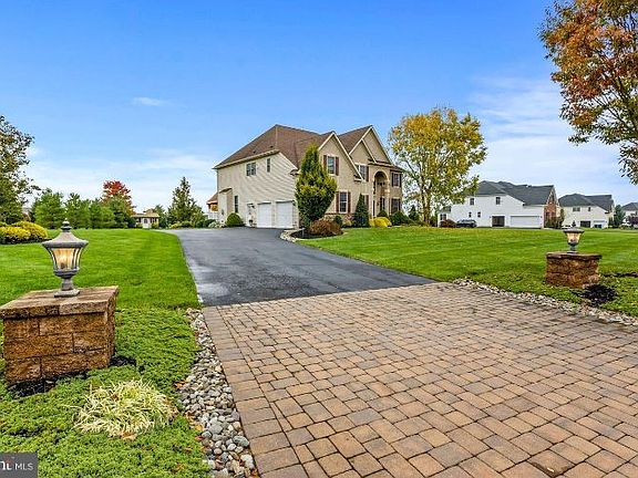 4th image of 205 Cattail Ln