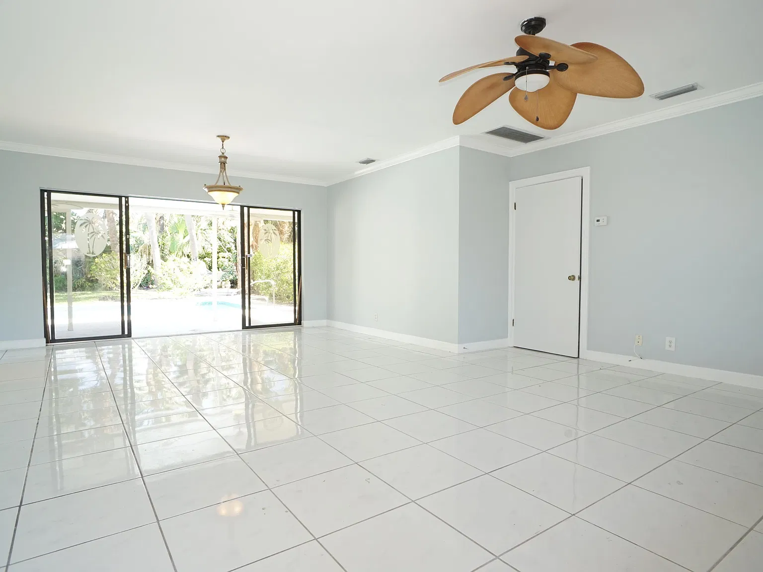 3 bed, 2.0 bath, 1479 sqft, $4,250 — Photo 4