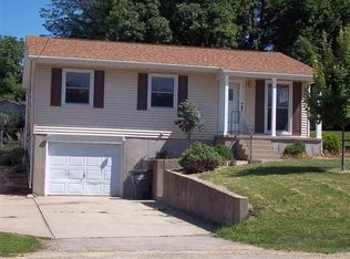 313 W Graham St, Dixon, IL 61021