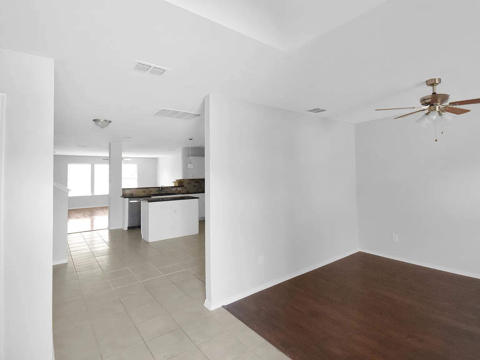 4 bed, 2.5 bath, 2614 sqft, $2,400 — Photo 3