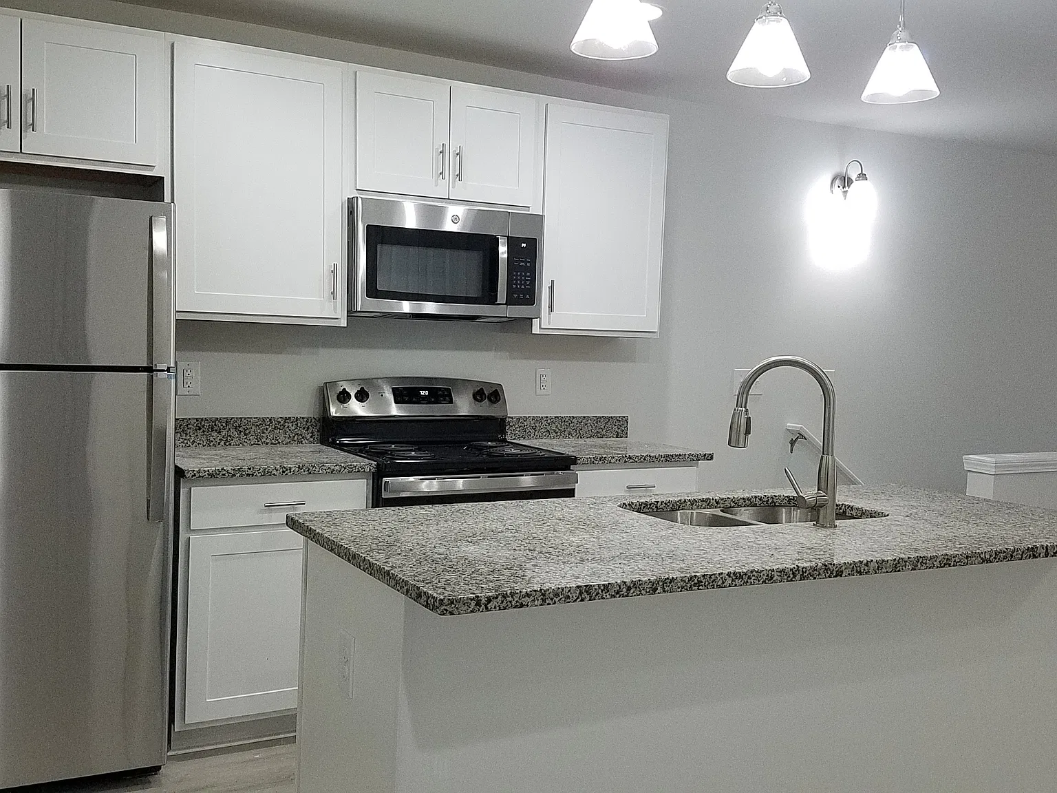 3 bed, 1350 sqft, $1,900 — Photo 3
