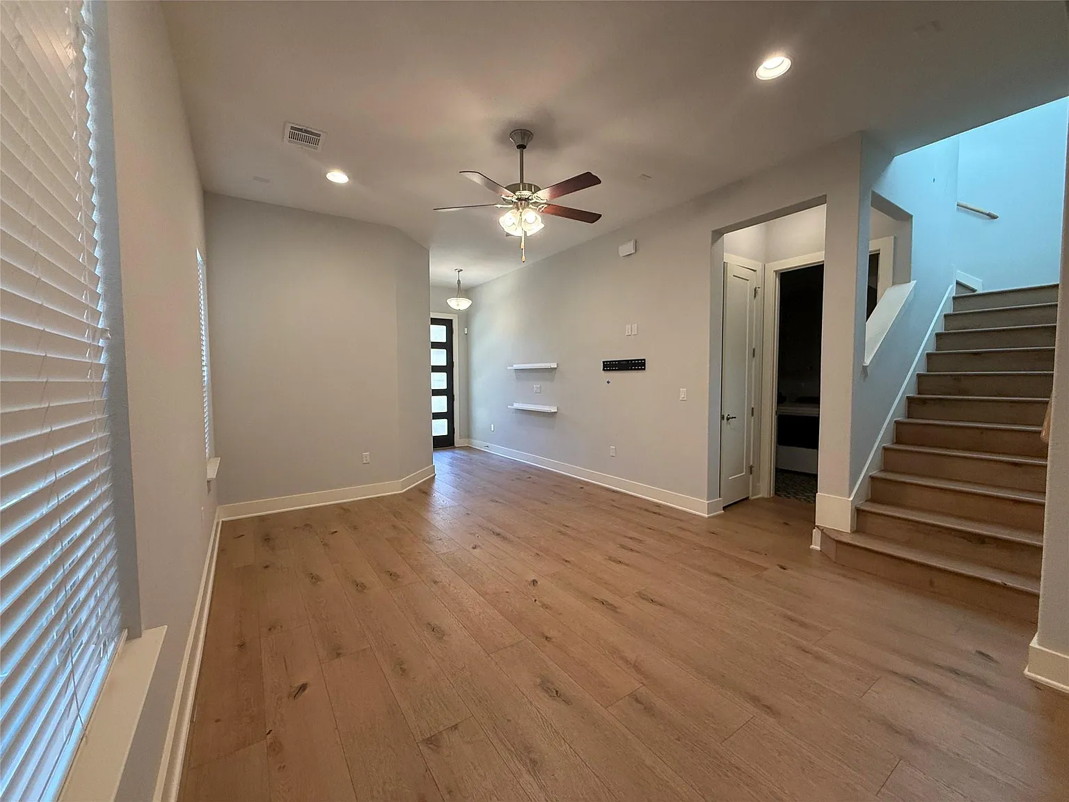 4 bed, 2.5 bath, 2354 sqft, $2,600 — Photo 4