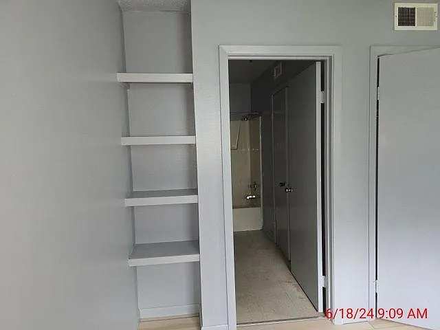 Unit Photo
