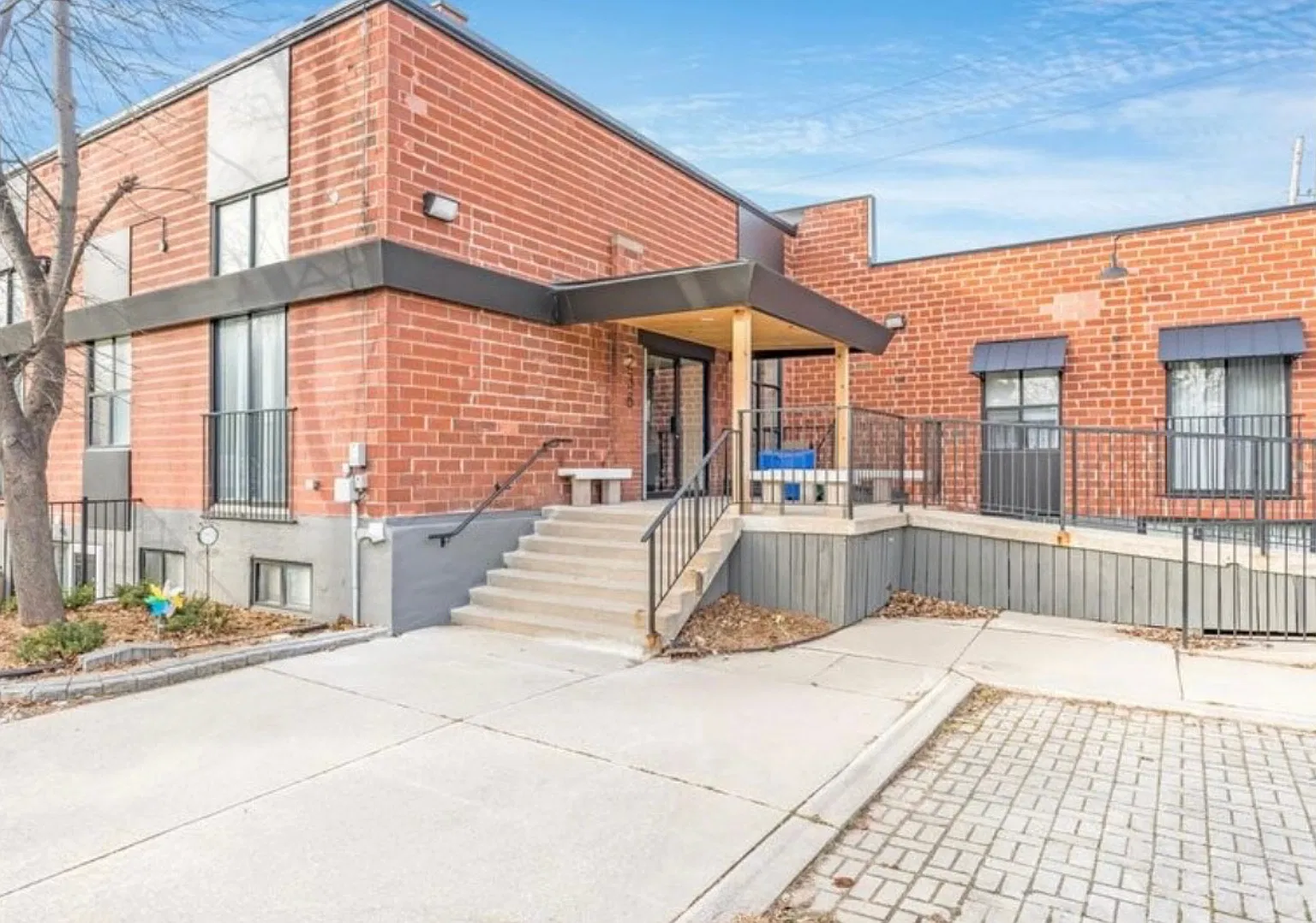 238 Campbell St, Collingwood, ON L9Y 4J9, Canada — Photo 2