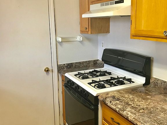 4th image of 16 Sierra Pl N
