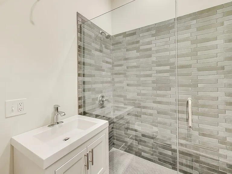 1429 W Grand Ave #3F — Photo 20