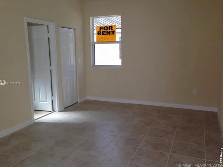 9424 SW 171st Pl #STUDIO — Photo 1