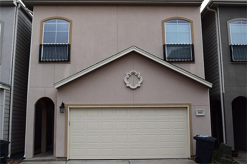 1st image of 902 McKinney Park Ln