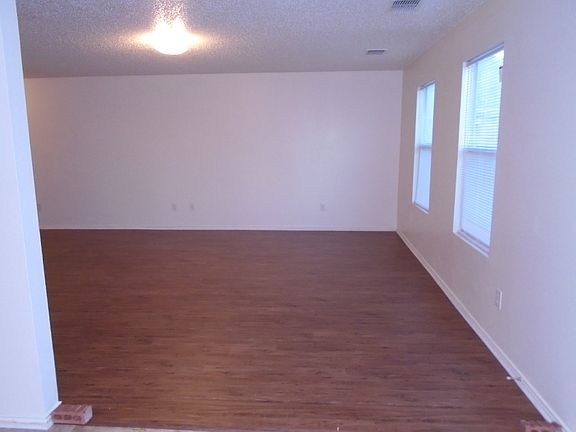 4th image of 5008 Waterford Dr