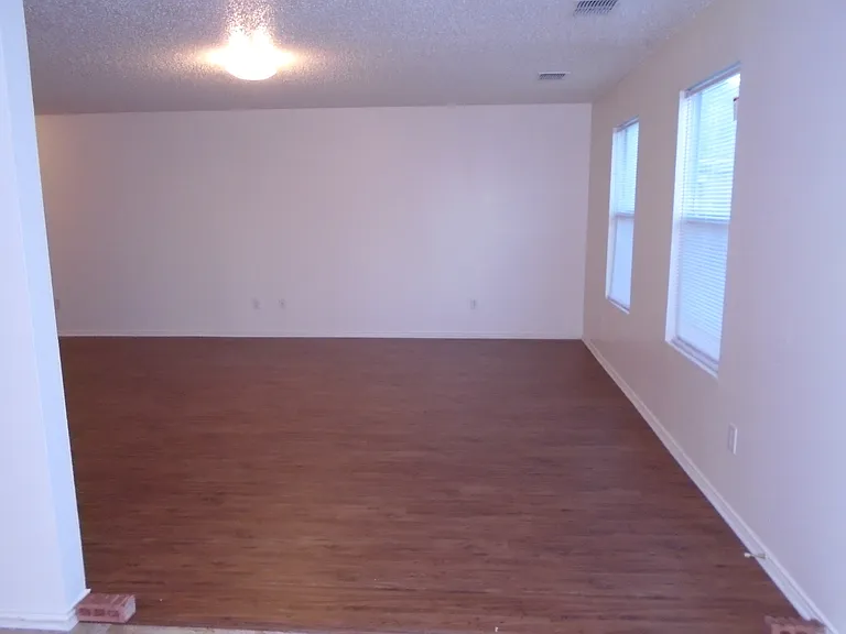 5008 Waterford Dr — Photo 4