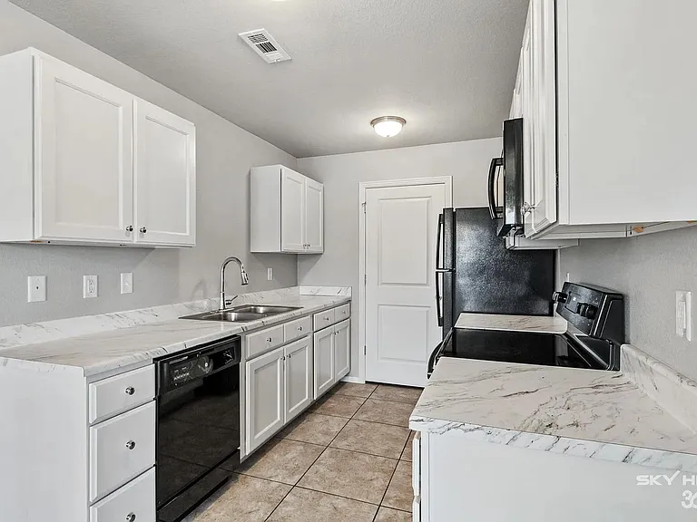 Haden Holly Station - Duplexes & Townhomes in Siloam Springs, AR — Photo 17