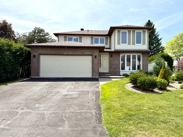 818 Acadian Gdns, Ottawa, ON K1C 2V6