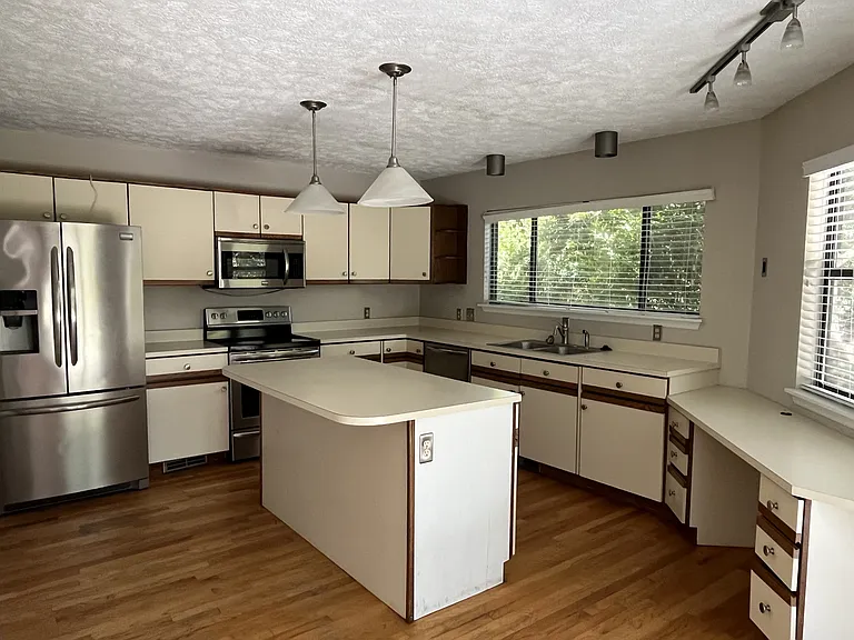 5480 Eastwind Rd — Photo 2