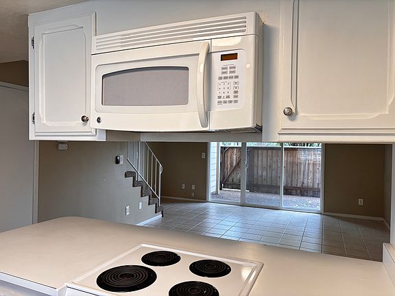 5th image of 3154 Country Club Dr