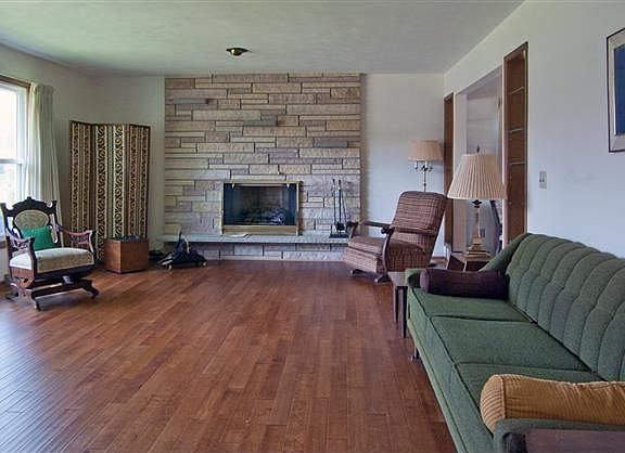 3rd image of 306 Schweitzer Dr
