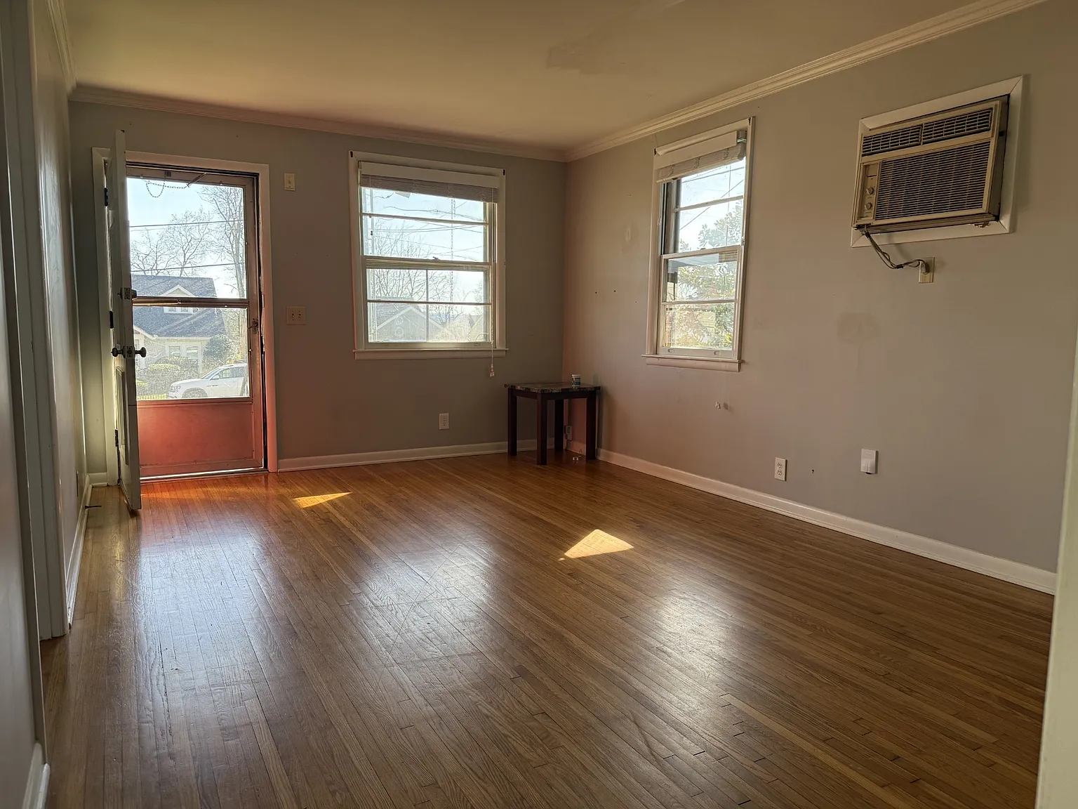 2 bed, 1.0 bath, 800 sqft, $1,600 — Photo 3
