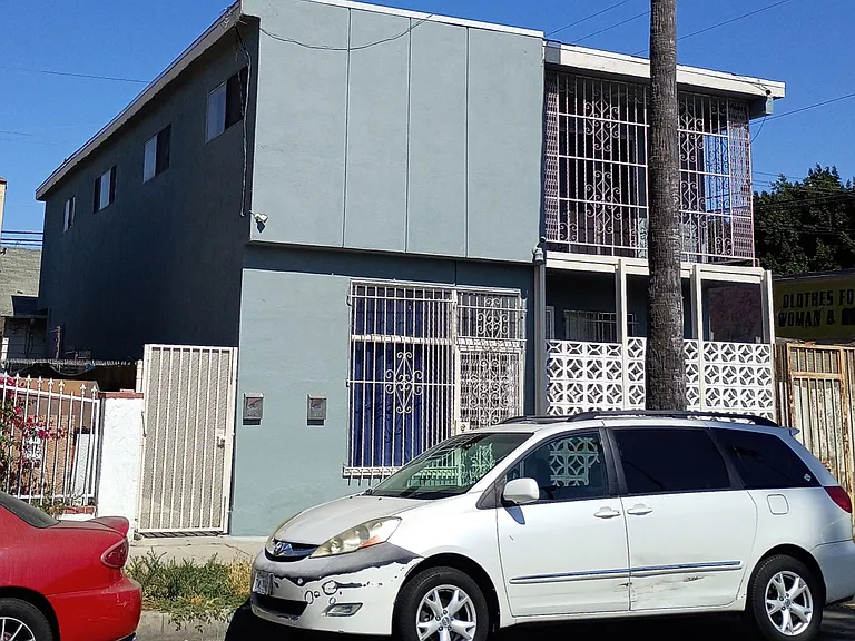 8410 S Avalon Blvd — Photo 1