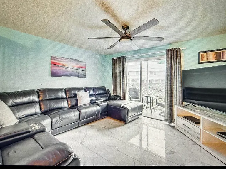 1284 Cypress Cove Ct — Photo 2