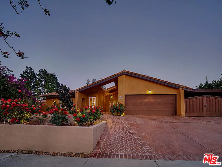 3106 Voltaire Dr — Photo 2
