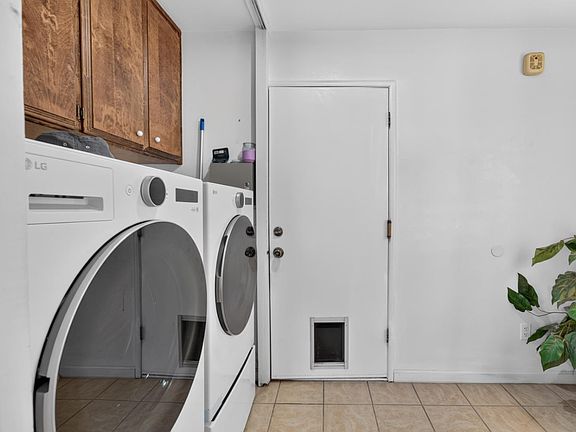 4th image of 1815 Columbia Dr