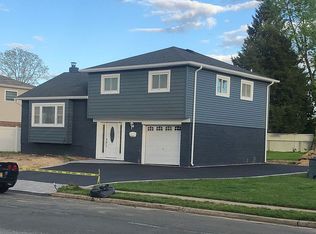 348 Oconnor Rd, North Babylon, NY 11703