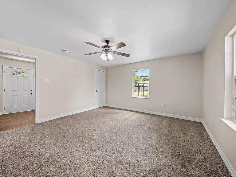 11700 N Oak St — Photo 37
