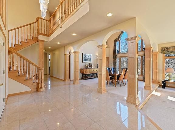 2nd image of 2 N Meadow Ln