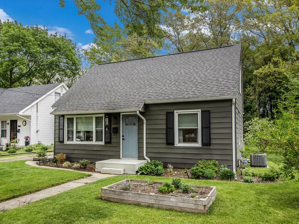 1110 Warren Pl, Kalamazoo, MI 49006